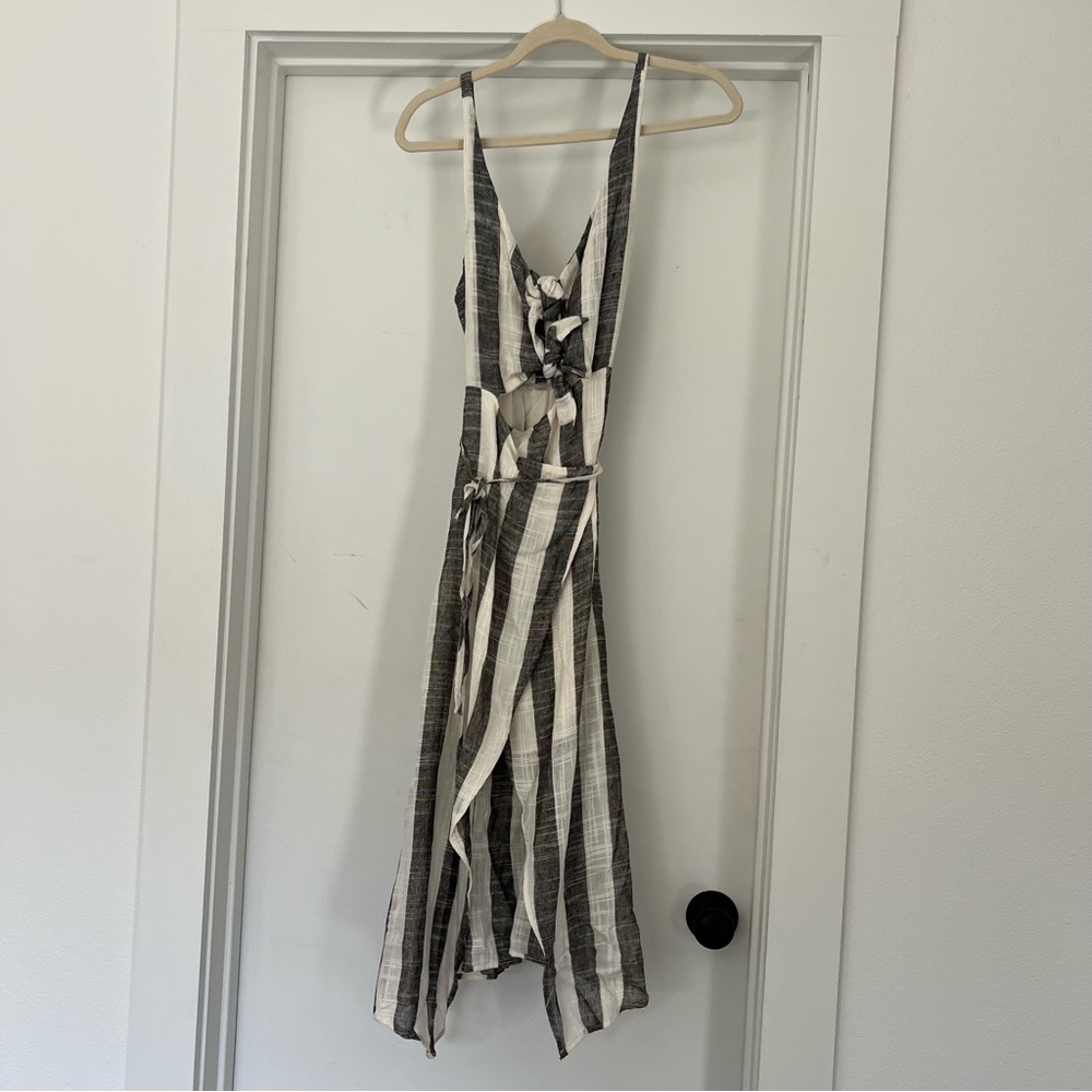 Skylar + Madison Black/Gray and White Midi Cut Out Dress—Medium